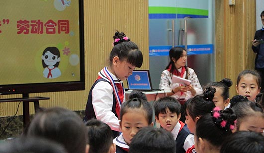 同一堂課走進(jìn)深圳碧海小學(xué)學(xué)生勞動活動課